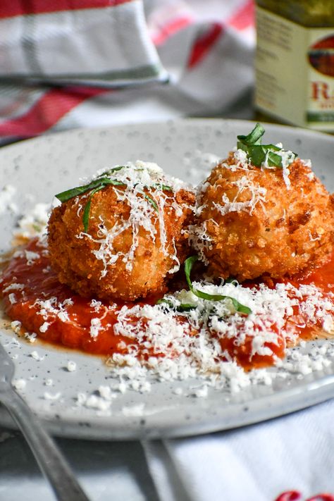 Pesto Mozzarella Arancini – The Table Of Spice Mozzarella Arancini, Dessert Rice, Italian Entrees, Arancini Recipe, Pesto Mozzarella, Italian Dinner Party, Neapolitan Pizza, Easy Rice, Easy Rice Recipes