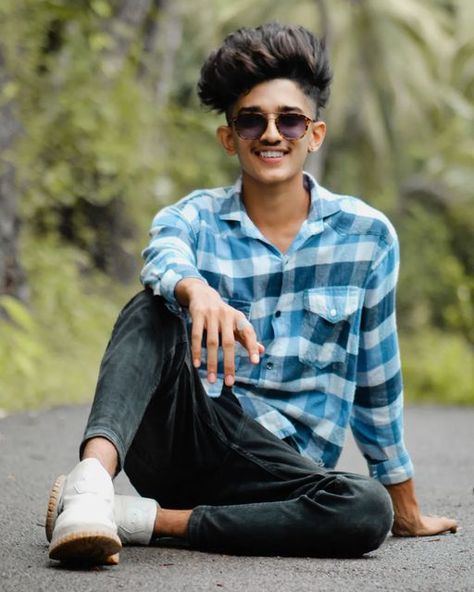 Boys Pic Stylish Dp, Attitude Stylish Boys Pic, Cute Facebook Cover Photos, Best Poses For Boys, Drawing Couple Poses, Men Fashion Photoshoot, Best Poses For Photography, Portrait Photo Editing, Baby Photo Editing