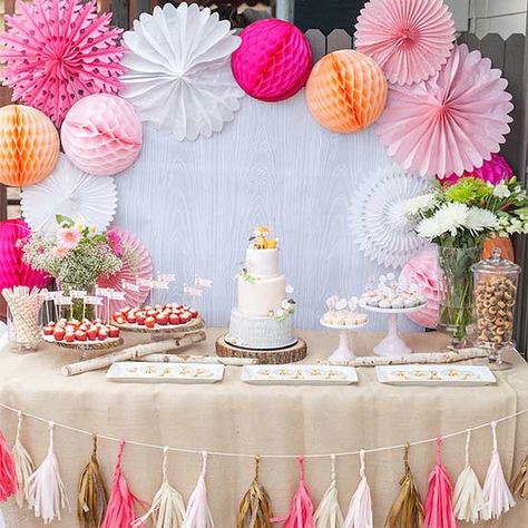 These gorgeous blogger dessert displays show you how it's done. Deco Baby Shower, Baby Shower Dessert Table, Shower Desserts, Baby Shower Desserts, Fiesta Baby Shower, Fun Baby, Festa Party, Sweet Table, Baby Shower Woodland