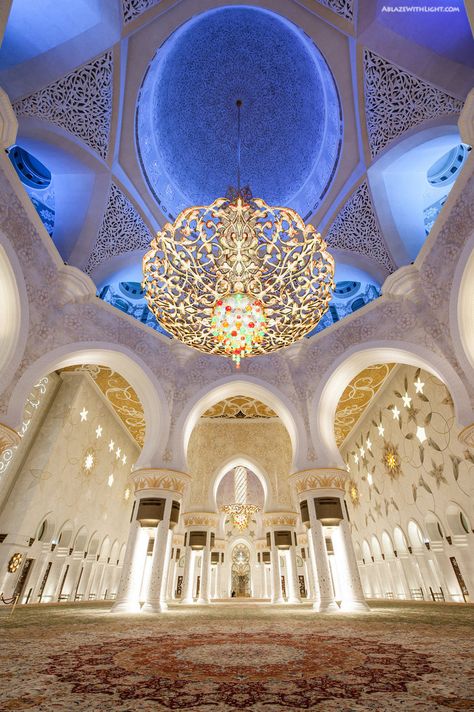 Inside Sheikh Zayed Grand Mosque in Abu Dhabi, UAE Islamic Architecture, Abu Dabi, Arsitektur Masjid, Sheikh Zayed Grand Mosque, Sheikh Zayed, Beautiful Mosques, Seni Cat Air, Grand Mosque, Place Of Worship