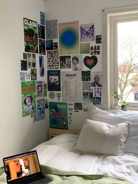 Aesthetic minimalistic indie cottage core aesthetic rock kid room inspo decoration ideas records poster wall plant mom grunge 90s Poster Room, Indie Room, Redecorate Bedroom, Pretty Room, Dreamy Room, Dream Room Inspiration, Room Makeover Inspiration, Room Inspiration Bedroom, Room Ideas Bedroom