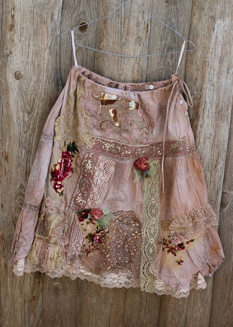 Sweet Rose skirt - -bohemian, romantic, shabby chic, hand dyed, embroidered details Shabby Chic Style, Ropa Shabby Chic, Shabby Chic Clothes, Rose Skirt, Romantic Shabby Chic, Reworked Vintage, Altered Couture, Upcycled Fashion, Handmade Dresses