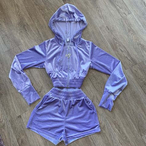 Selling New Y2k Lavender Short Set, Stretch, Comfortable And Perfect For Summer! Sizes Available Size S & M , Ships From Los Angeles. This Item Was Bought Wholesale And Selling It At An Amazing Price. Velour Shorts Outfit, Skirt Y2k Outfits, Lavender Outfits, Makeup Y2k, Y2k Aesthetic Outfit, Lavender Outfit, Mode Swag, 125 Lbs, Mode Grunge