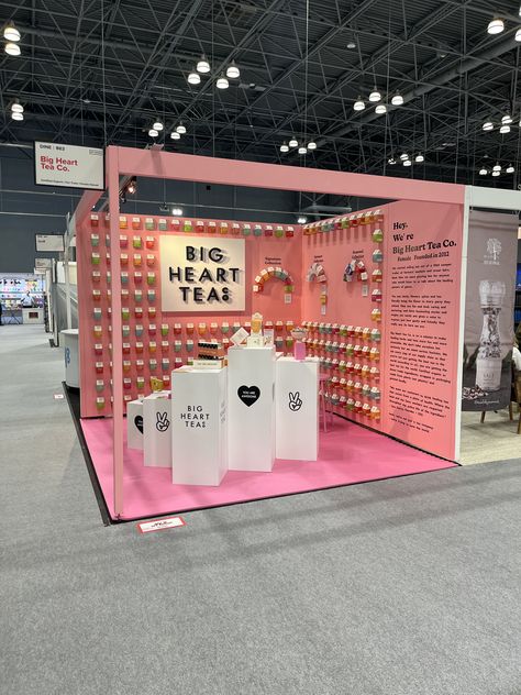 Booth Bazaar Design, Design Booth Fashion, Popup Booth Design, Pop Up Show Displays, Booth Product Display, Pop Up Display Booth, Fashion Booth Design, Pop Up Store Design Ideas, Small Exhibition Booth Design