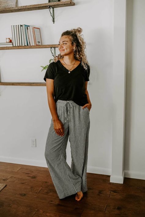 4 Stylish Mom Outfits That You Can Wear at Home and Out - MY CHIC OBSESSION Mama Style Outfits Casual, Non Frumpy Mom Outfits, Boho Casual Work Outfit, Comfortable Stylish Outfits Summer, Comfy Outfits For Moms, Active Mom Style, Comfortable Mom Outfits Summer, Homeschool Outfits For Mom, Plus Mom Outfits