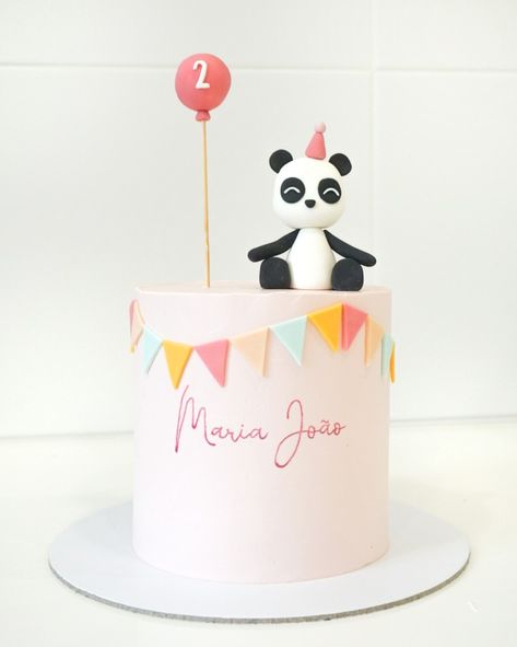 Bolo Do Panda, Panda Cake Design, Panda Birthday Cake, Bolo Panda, Panda Baby Showers, Panda Cake, Panda Birthday Party, Penguin Cakes, Panda Cakes