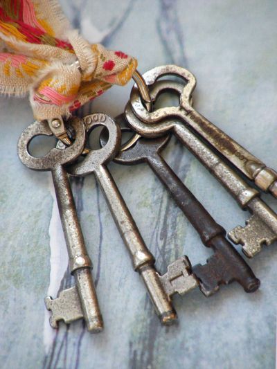 ԵíʍҽӀҽՏՏ ԵɾҽɑՏմɾҽՏ Gooseberry Patch, Under Lock And Key, Vintage Skeleton Keys, Vintage Skeleton, Old Keys, Skeleton Keys, Antique Keys, Vintage Keys, Key Lock