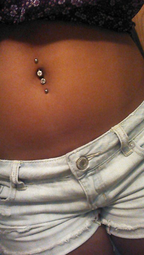 I really want to get a double bellybutton piercing. Just missing one of the piercings. Belly Button Piercing Bottom, Double Belly Piercing, Piercing Designs, Cute Belly Rings, Bellybutton Piercings, Double Piercing, Tattoo Zeichnungen, Cool Piercings, Cute Piercings