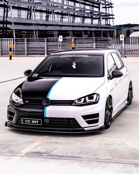 BRUTAL 🔥 . Follow: @vwclubtrcom 🚗: @corrupt7r . #golf7r #golfr #golf7 #golfmk7 #vwgolf #vw #golf #volkswagen #golf7gti #golfgti #gti #vwclubtr #golf8 #juventus Golf 6 R Line, Golf Volkswagen, Golf 7 Gti, Golf 7 R, Car Wraps, Volkswagen Gti, Golf 7, Golf R, Golf Gti