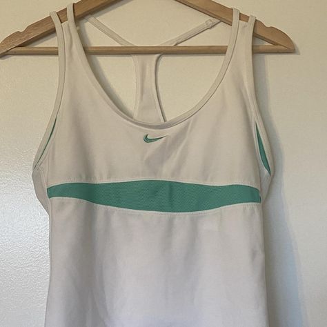 Sporty tank w/built in mesh bra  Size Medium... - Depop Nike Sports Top, Sport Bra Nike, Nike Tennis Outfits, Nike Y2k, Soccer Clothes, Athletic Wear Womens, White Tank Top Women, Nike Retro, Sports Tank Top