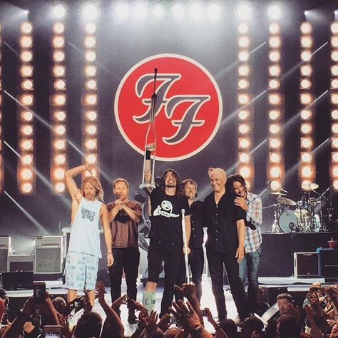 Foo Fighters, Camden, 7/13 Country Girl Problems, Foo Fighters Wallpaper, Foo Fighters Live, Foo Fighters Concert, Indie Clothing Brands, Chris Shiflett, There Goes My Hero, Foo Fighters Dave Grohl, Foo Fighters Dave