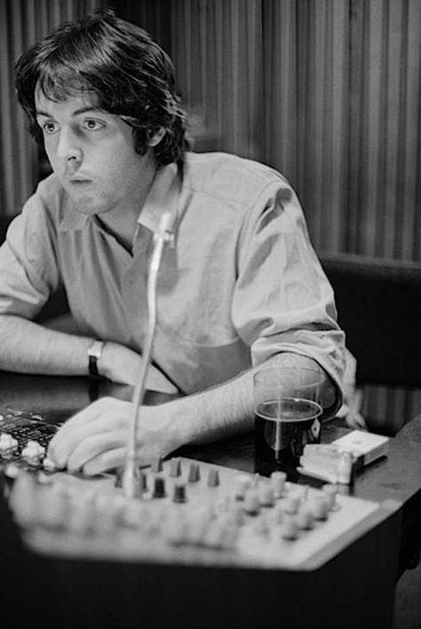 The Beatles. Paul McCartney. Recording 'Martha My Dear' and 'Honey Pie'. McCartney was the only Beatle to perform on Martha My Dear. On this day he first recorded a guide vocal and piano part in a single take, onto which drums were overdubbed during the middle section. NewTrident Studios, St Anne's Court. U.K 4 October 1968 Tumblr, Paul Mccartney Beatles, Beatles Rare, The Quarrymen, Paul And Linda Mccartney, Beatles Love, The White Album, Lennon And Mccartney, Beatles Photos