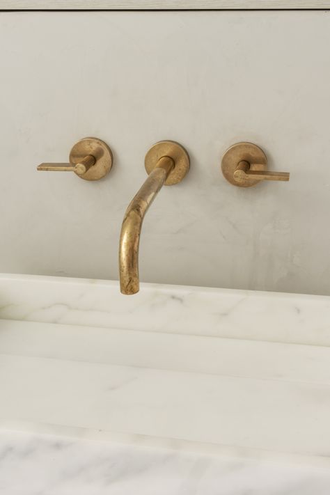 Unlaquered Brass Bathroom Faucet, Natural Bathrooms, Edwardian Mansion, Shower Images, Kitchen Shower, Deco Bathroom, Living Interior, Wall Mounted Basins, Wall Mount Faucet