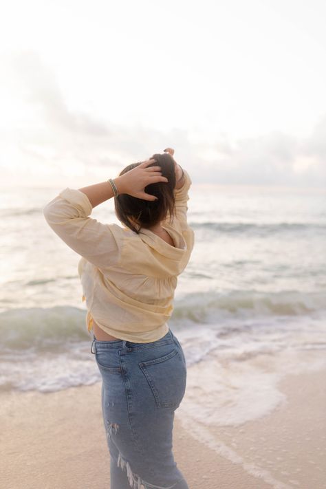 Motocross, Beach Posing Ideas, Beach Posing, Dreamy Beach, Feed Ig, Girl Beach, Beach Shoot, Chubby Girl, Blue Hour