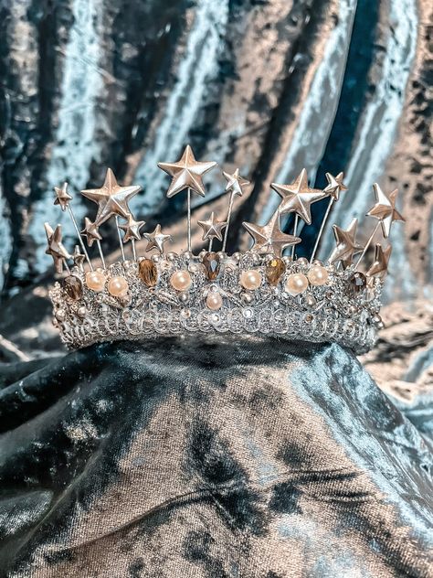 Star crown- celestial headpiece-fantasy accessory-photoshoot- cosplay by Mylittlebirds3 on Etsy Accessory Photoshoot, Fantasy Crowns, Celestial Headpiece, Fantasy Crown, Star Crown, Crown Aesthetic, Out Of This World, Quince, Headpiece