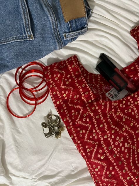 #kurti #kurtilover #desioutfits #ootd #desiootd Desi Wear, Kurti With Jeans, Red Kurti, Collage Outfits, Stylish Kurtis Design, Desi Love, Desi Fashion Casual, Fits Aesthetic, Casual College Outfits