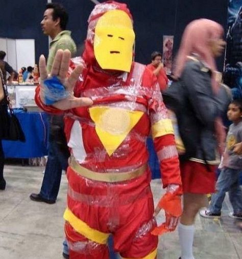 Fun 'N' Frolic: 10 Times Cosplayers Got It Wrong Humour, Iron Man 3 Poster, Halloween Costume Fails, Cosplay Fail, Bad Cosplay, Zoroark Pokemon, Iron Man Cosplay, Best Cosplay Ever, Avengers Costumes