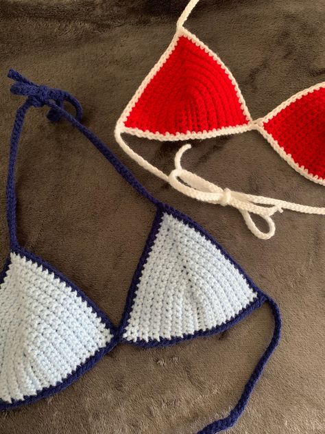 crochet patterns-Free Patterns: Easy Crochet Tops for Every Season-Cozy Crochet Tops: Easy and Cute Couture, Crochet Triangle Bikinis, How To Crochet A Triangle Top, Crochet Bra Top Bikinis, How To Crochet A Triangle, Crochet Tops Easy, Crochet Strappy Top, Bikinis A Crochet, Crochet Bikinis Free Patterns