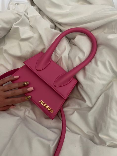 Jacquemus Bag Outfit, Pink Jacquemus, Soft Girl Style, Jacquemus Bag, Aesthetic Bags, Handbag Essentials, Girly Bags, Pink Fits, Fancy Bags