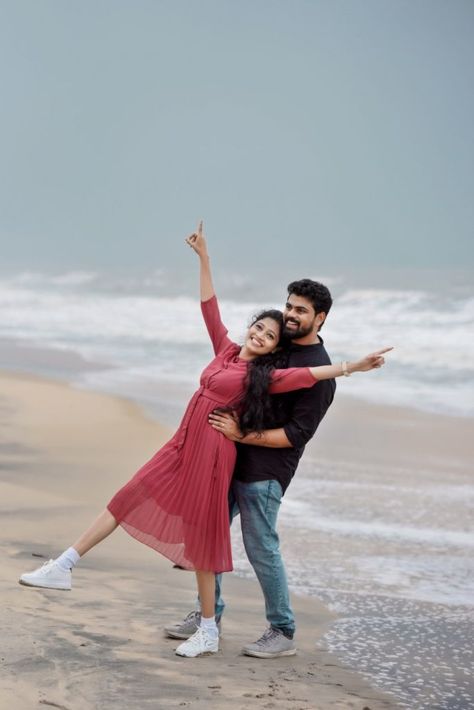 Beach Photoshoot Poses Photo Stills In Beach For Women, Outdoor Beach Photoshoot, Post Wedding Photoshoot Poses, Beach Stills For Couples, Beach Post Wedding Photoshoot, Beach Side Pre Wedding Shoot, Pre Wedding Shoot In Beach, Beach Shoot Ideas Photoshoot Couple, Pre Wedding At Beach