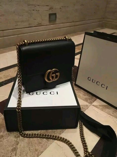 Gucci Bag #gucci, bag, and fashion #GetTheLook - GET DEAL... Lv Handbags, Gucci Bags, Street Style Vintage, Tas Gucci, Sacs Design, Tas Fashion, Authentic Designer Handbags, Goodie Bag, Quality Handbags