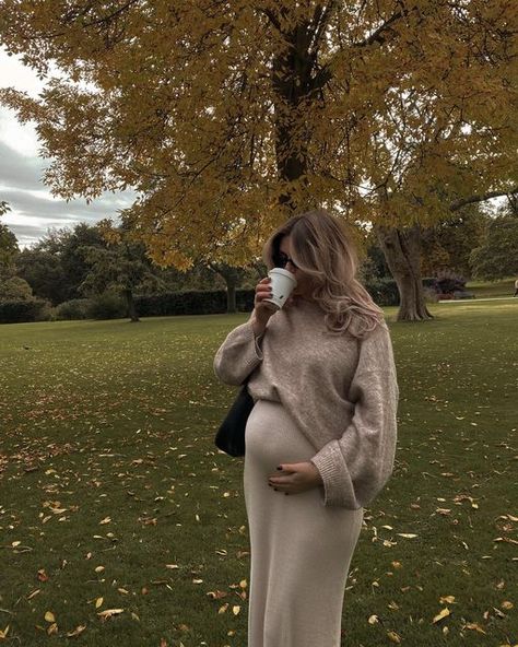 Lydia Rose, Casual Maternity Outfits, Pregnacy Outfits, Winter Maternity Outfits, Trendy Maternity Outfits, A Birthday Present, Baby Bump Style, Pretty Pregnant, Preggo Fashion