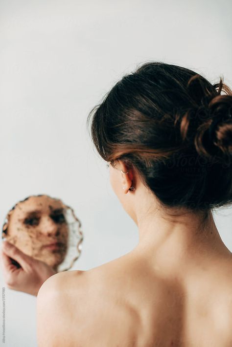 Holding Mirror Photography, Woman Looking In The Mirror Drawing, Holding Mirror Pose, Woman From Behind Photography, Round Light Photoshoot, Woman Mirror Photography, Holding Mirror Reference, Woman Holding Mirror, Person Looking In Mirror Reference