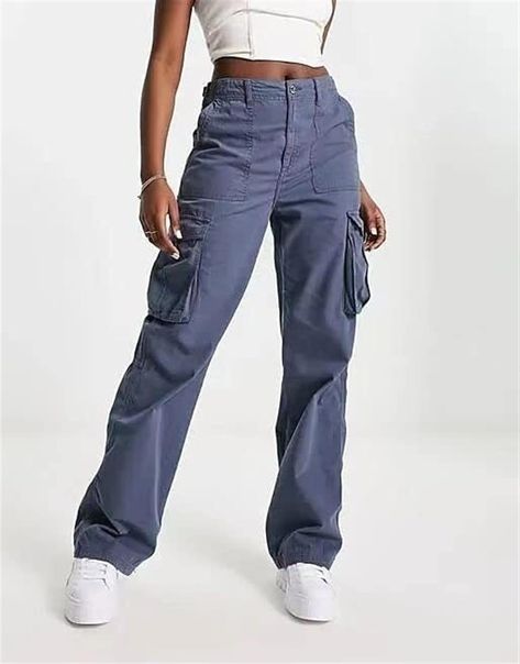 These cargo pants feature a trendy combination of casual, street, hip-pop, vintage, and punk styles that can be dressed up or down to suit any occasion. 2000s Fashion Trends, Comfy Jumpsuits, Warm Pants, Trendy Denim, Mens Dress Pants, Bell Bottom Pants, Adjustable Waistband, Pantalon Cargo, Cargo Trousers