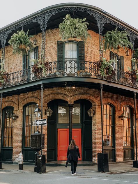 Classic French Quarter buildings A Weekend In NOLA – Nicole Goes Exploring #nola #neworleans French Style Architecture, New Orleans Architecture, Nova Orleans, Visit New Orleans, New Orleans French Quarter, French Style Homes, Worksheets For Kindergarten, The French Quarter, Las Vegas Hotels