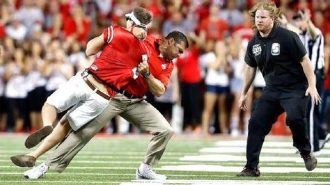 Hot on the Web: Taking Tackling to a Whole New Level Church Humor, Ohio Stadium, Music Ministry, Strength And Conditioning Coach, Body Slam, Christian Jokes, Funny Photoshop, Student Body, Ohio State Football