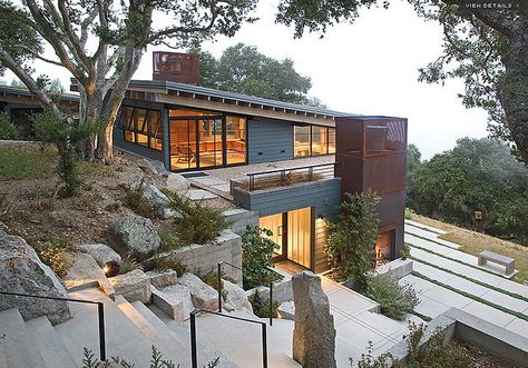 Explore Paulo Colacino's photos on Flickr. Paulo Colacino has uploaded 269 photos to Flickr. Houses On Slopes, House On Slope, Sloping Lot House Plan, Slope House, A Modern House, Hillside House, Santa Lucia, House On A Hill, A Hill