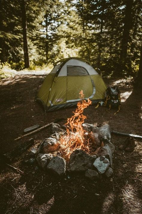 Camping Photoshoot Ideas, Camping Photoshoot, Aesthetic Camping, Romantic Camping, Camping Sauvage, Camping Photo, Camping Inspiration, Camping Vibes, Real Nature