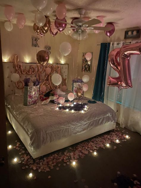 Birthday Gifts For Girlfriend Room, Ballons On Bed For Birthday, Suprise Birthday Hotel Room, Hotel Room Decorated For Birthday, Decorating Rooms For Birthdays Surprise, Birthday Surprise Balloons, Bedroom Suprise Birthday, 18th Birthday Bedroom Surprise, Birthday Surprise Room Decoration