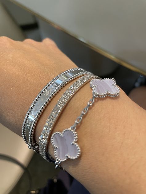 Luxury Silver Jewelry, Luxury Jewelry Silver, Silver Jewelry Pandora, Designer Jewelry Silver, Jewllery Ideas Silver, Jelwery Aesthetic Silver, Silver Stacked Bracelets, Silver Designer Jewellery, Jewellery Aesthetic Silver