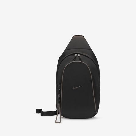 Mini Sling Bag Outfit, Nike Sling Bag, Nike Crossbody Bag, Sling Bag Outfit, Mochila Grunge, Mochila Nike, Crossbody Bag Outfit, Crochet Sling Bag, Running Bag