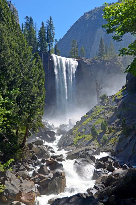 Vernal Falls, Merced River, Beautiful Waterfalls, Yosemite National, Beautiful Places To Travel, California Travel, California Usa, Nature Scenes, Nature Pictures