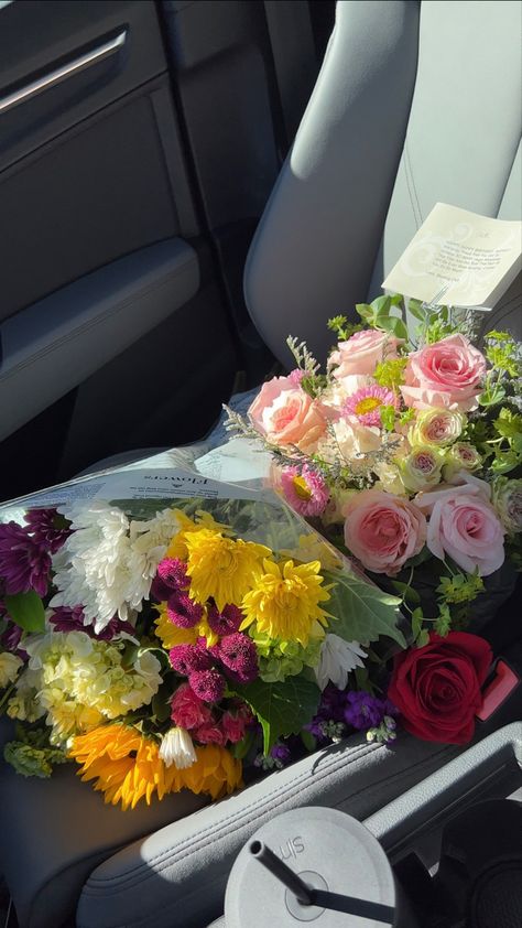 Wellness Astethic, Car With Flowers, Flowers Boyfriend, Boquette Flowers, Nothing But Flowers, Story Ideas Pictures, Flower Therapy, Happy Flowers, Pretty Plants