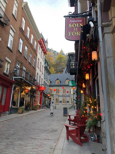 Natal, Street View Aesthetic, Quebec Winter, View Aesthetic, Old Quebec, Cobblestone Streets, Winter Street, Pretty Plants, Winter Aesthetic