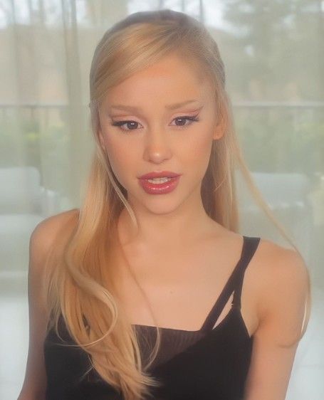 Ariana Grande Blonde Hair, Ariana Grande Hair, Ponytail Girl, Blonde Ponytail, Ariana Grande Cute, Makeup For Blondes, Arianna Grande, Make Up Inspo, Ariana G