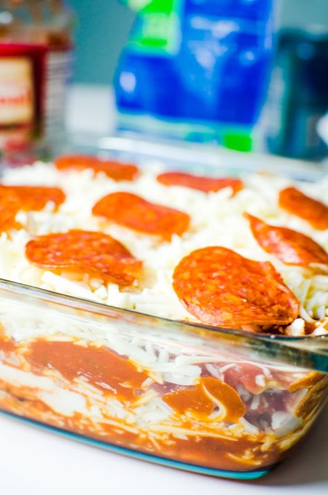 Pizza Lasagna Recipe, Supper Casseroles, Easy Pepperoni Pizza, Chicken Recipes Dinner, Easy Dinner Recipes For Family, Pepperoni Recipes, Lasagna Recipe With Ricotta, Pizza Lasagna, Oven Ready Lasagna