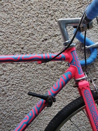 Generative Art Bike Paint Job : 10 Steps (with Pictures) - Instructables Bike Ideas Paint, Diy Bike Paint Job, Custom Painted Bike Frame, Paint Bike Diy, Spray Paint Bike Diy, Mountain Bike Paint Ideas, Bike Makeover Diy, Bike With Stickers, Road Bike Paint Ideas