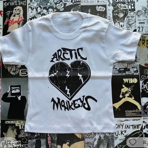 Artic Monkey T-Shirt Fast Shipping $25 Lowest I Can Do Custom Deadstock Hit Me With Questions Graphic Tee Outfit Street Style, Arctic Monkeys Shirt, Arctic Monkeys T Shirt, Aesthetic Crop Top, Geometric Clothing, Crop Top Short Sleeve, Graphics Tees, Monkey T Shirt, Y2k Top