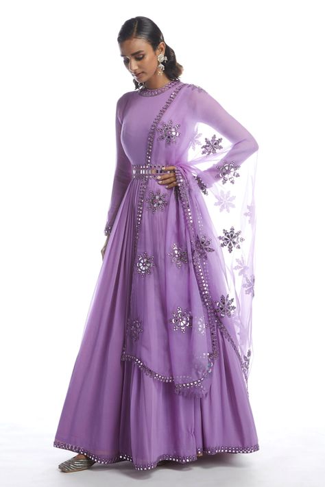 Purple Silk Anarkali, Chiffon Clothes, Fancy Maxi, Chiffon Anarkali, Indian Outfits Modern, Purple Anarkali, Vani Vats, Floor Length Anarkali, Indian Anarkali