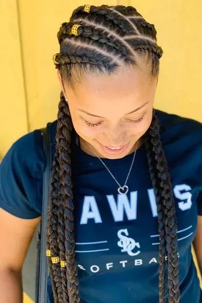 Chunky Highlights, Cornrows Ideas, Sunkissed Hair, Cornrows Braids For Black Women, Braided Hairstyles For Black Women Cornrows, Mom Cut, Feed In Braids Hairstyles, African Hair Braiding Styles, Hair Brunette