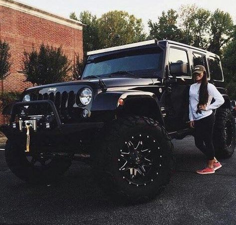 Jeep represented the right way Auto Jeep, Black Jeep, Bmw Autos, Car Wheels Rims, Dream Cars Jeep, Jeep Lover, Ford Mustang Shelby, Jeep Cars, Jeep Girl