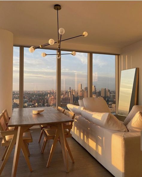 An apartment in New York with the perfect golden hour glow for a dreamy modern space #moderhome #apartment #goldenhour Appartement New York, Sunshine Homes, Aesthetic Apartment, Apartment View, Apartment Goals, Apartment Aesthetic, New York Apartment, Aesthetic Rooms, Dream Apartment