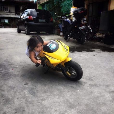 Motorcycle Funny, Stunt Bike, Motorcycle Aesthetic, Pocket Bike, Anak Manja, Reaction Memes, Milk Supply, Roblox Funny, 웃긴 사진