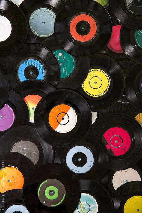 Music Wallpaper Hd, Vinyl Record Aesthetic, Records Aesthetic, Konosuba Wallpaper, Vinyl Aesthetic, Music Backgrounds, Retro Music, Vinyl Music, Vintage Records