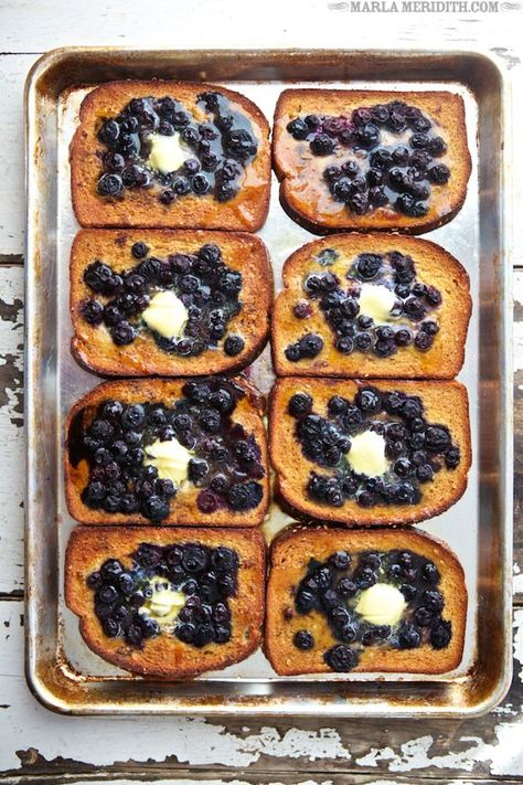 Blueberry French Toast Recipe, Toast With Butter, Blueberry French Toast, What's For Breakfast, Think Food, French Toast Recipe, One Pan Meals, Toast Recipes, Breakfast Dishes