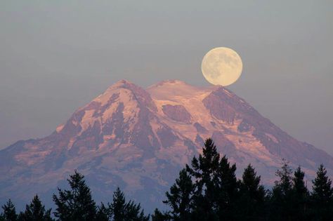 Mt. Reiner Nature, Shoot The Moon, Moon Photos, Falls Creek, Moon Pictures, Mt Rainier, Beautiful Moon, Landscape Drawings, Get Outdoors